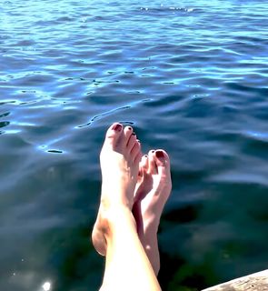 Nicole de Boer feet photo 2