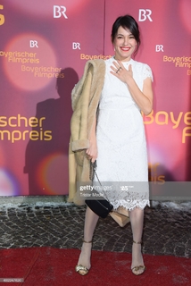 Nicolette Krebitz feet photo 7