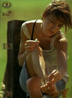 Nicolette Krebitz feet photo 1