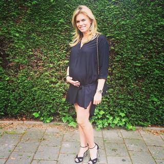 Nicolette van Dam feet photo 4