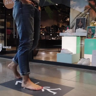 Nicolette van Dam feet photo 4