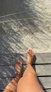 Nicolette van Dam feet photo 13