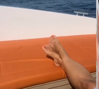 Nicolette van Dam feet photo 10