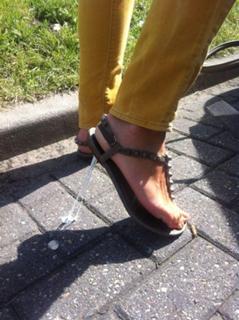 Nicolette van Dam feet photo 3