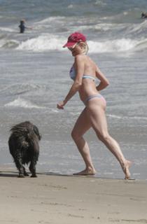 Nicollette Sheridan feet photo thumbnail