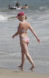 Nicollette Sheridan feet photo thumbnail