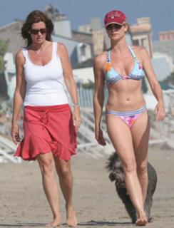 Nicollette Sheridan feet photo thumbnail