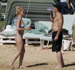 Nicollette Sheridan feet photo thumbnail