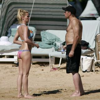 Nicollette Sheridan feet photo thumbnail