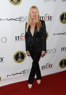 Nicollette Sheridan feet photo thumbnail