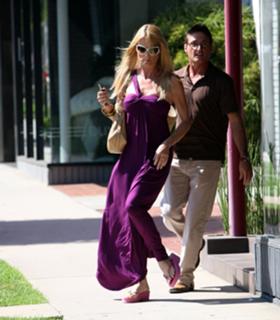 Nicollette Sheridan feet photo thumbnail