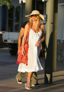 Nicollette Sheridan feet photo thumbnail