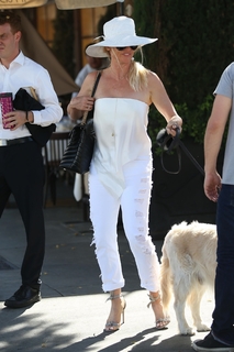 Nicollette Sheridan feet photo thumbnail