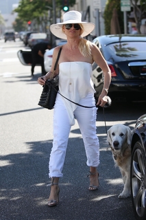Nicollette Sheridan feet photo thumbnail