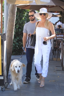 Nicollette Sheridan feet photo thumbnail