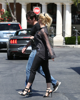 Nicollette Sheridan feet photo thumbnail