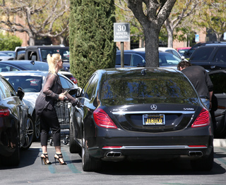 Nicollette Sheridan feet photo thumbnail