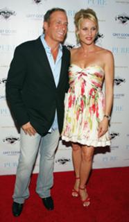 Nicollette Sheridan feet photo thumbnail