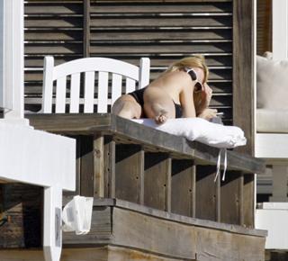 Nicollette Sheridan feet photo thumbnail