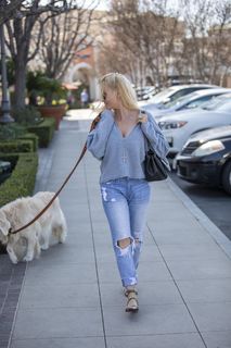 Nicollette Sheridan feet photo thumbnail