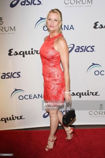 Nicollette Sheridan feet photo thumbnail