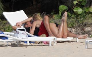 Nicollette Sheridan feet photo thumbnail