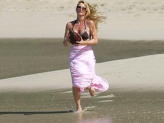 Nicollette Sheridan feet photo thumbnail