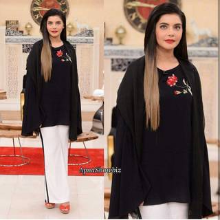 Nida Yasir feet photo 2