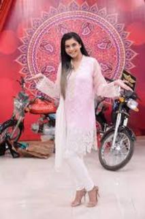 Nida Yasir feet photo 10
