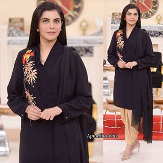 Nida Yasir feet photo 3