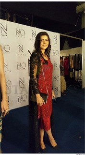 Nida Yasir feet photo 12