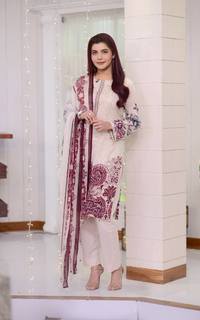 Nida Yasir feet photo 12