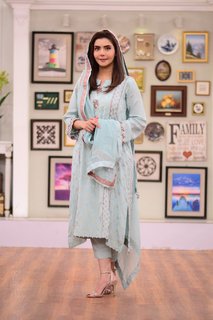 Nida Yasir feet photo 17