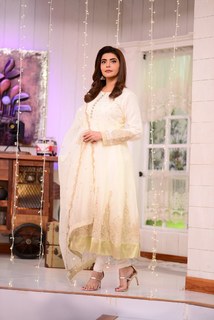 Nida Yasir feet photo 13