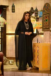 Nida Yasir feet photo 16