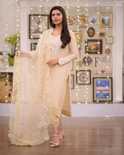 Nida Yasir feet photo 5