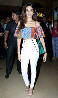 Nidhhi Agerwal feet photo 3