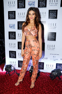 Nidhhi Agerwal feet photo 15