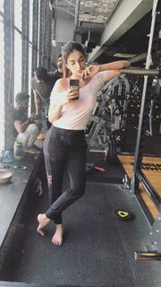 Nidhhi Agerwal feet photo 7