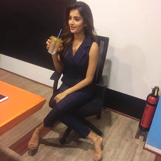 Nidhhi Agerwal feet photo 6