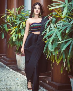 Nidhhi Agerwal feet photo 14
