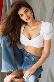 Nidhhi Agerwal feet photo 7