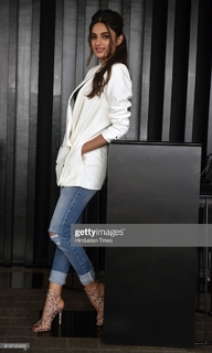 Nidhhi Agerwal feet photo 9