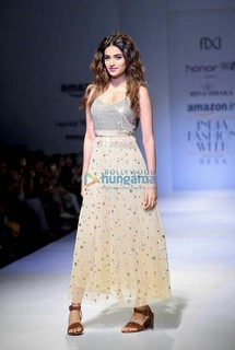 Nidhhi Agerwal feet photo 16