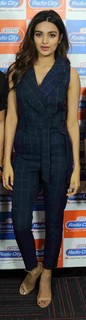 Nidhhi Agerwal feet photo 8