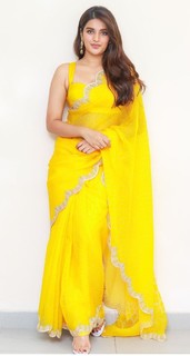 Nidhhi Agerwal feet photo 6