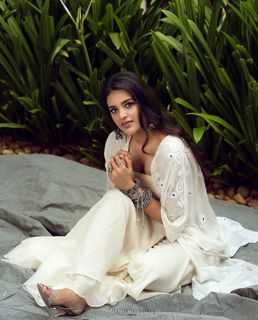 Nidhhi Agerwal feet photo 11