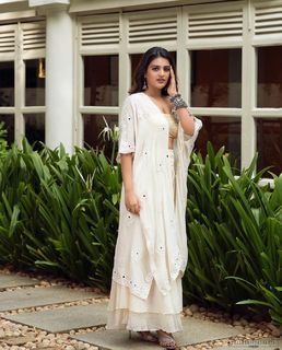 Nidhhi Agerwal feet photo 10