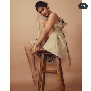 Nidhhi Agerwal feet photo 9