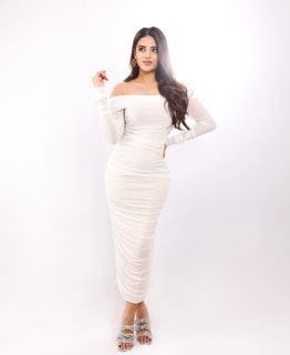Nidhhi Agerwal feet photo 18